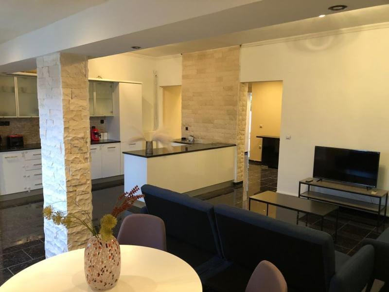 גאוביה Luxury Apartments Christos מראה חיצוני תמונה