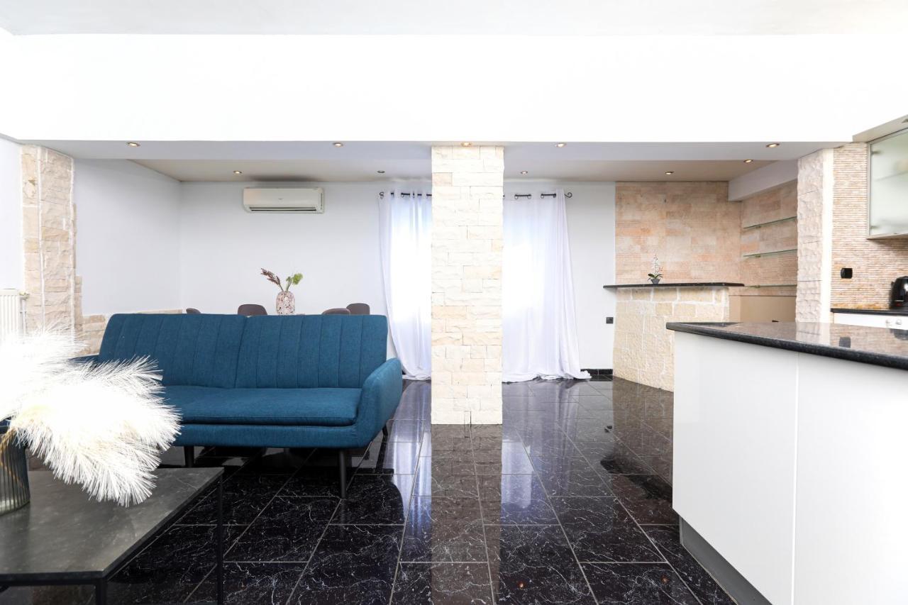 גאוביה Luxury Apartments Christos מראה חיצוני תמונה